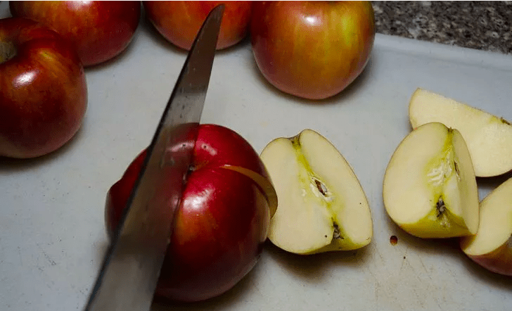 cutting apples