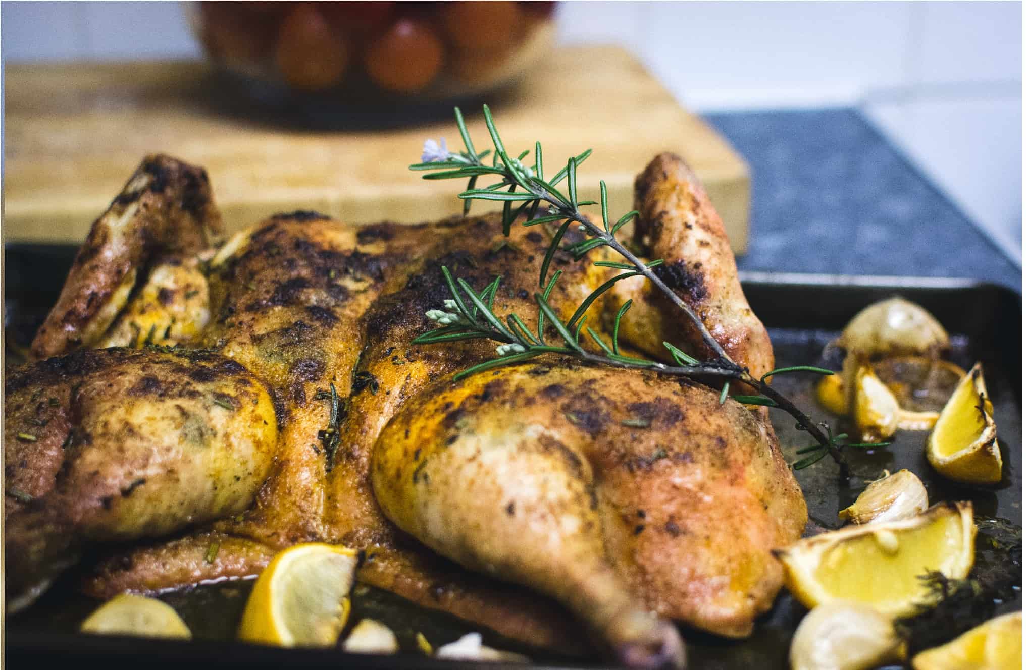 a grilled chicken with lemons