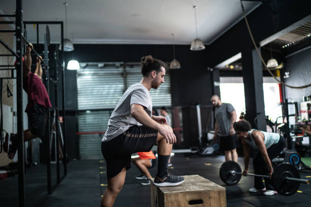 Side view of a young man doing exercise in a gym
